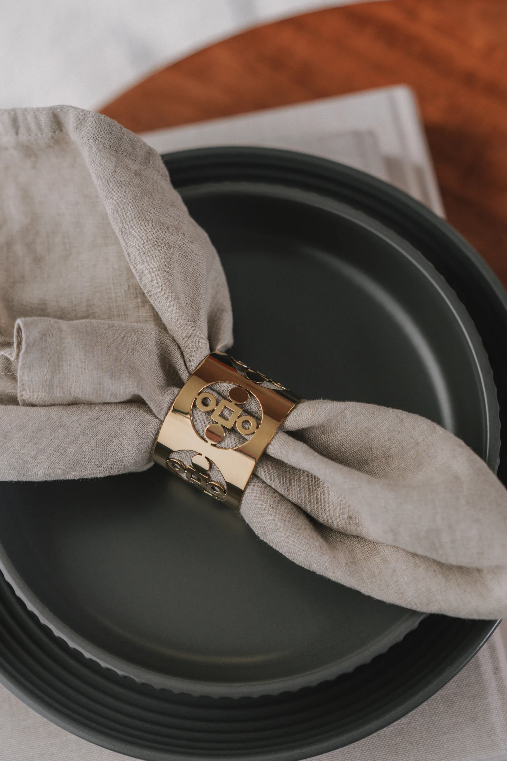 Anima Gemella δαχτυλίδι για χαρτοπετσέτες 2-τεμαχίων, Ορείχαλκος Hilke Collection