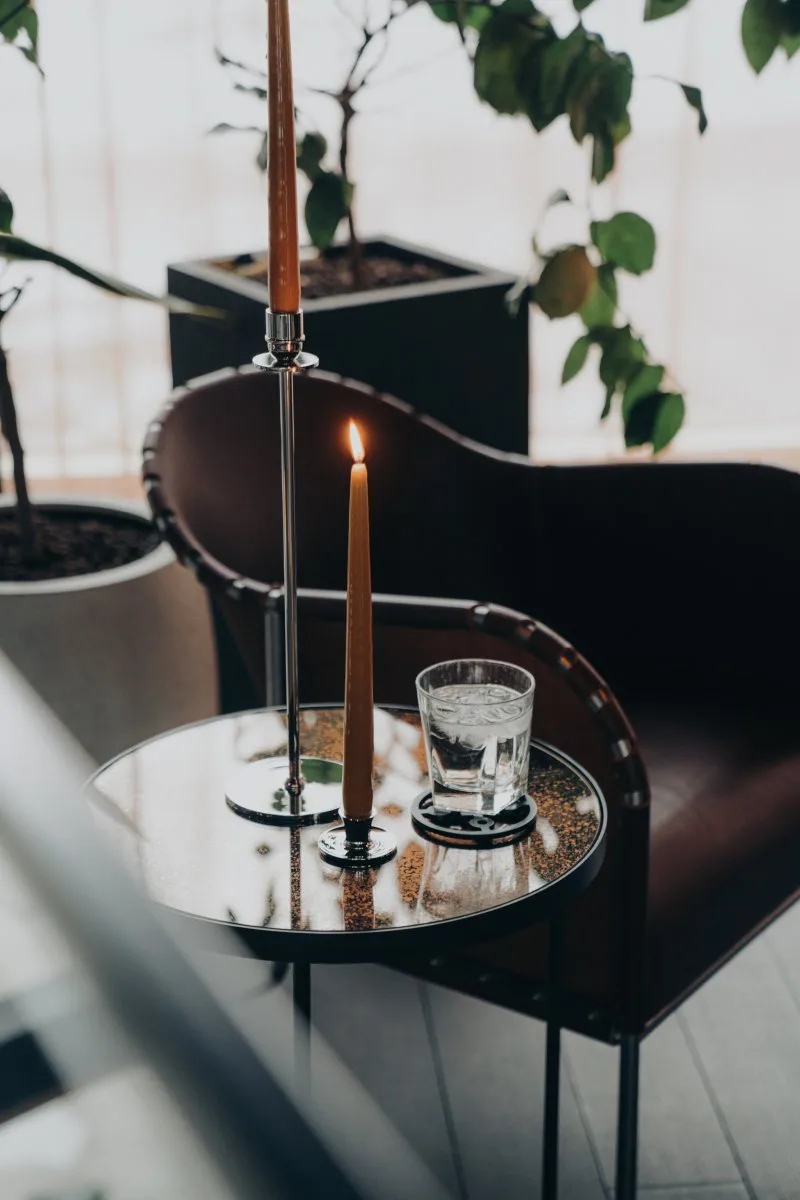 Basso low κηροπήγιο, Επινικελωμένος ορείχαλκος Hilke Collection