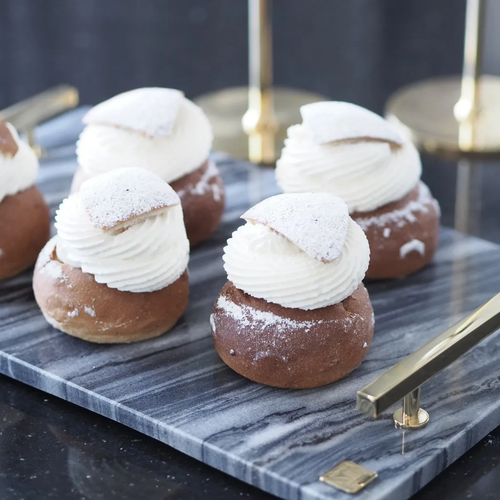 Hilke Collection δίσκος 40,5x25,5 cm, γκρι μάρμαρο-μασίφ ορείχαλκος Hilke Collection