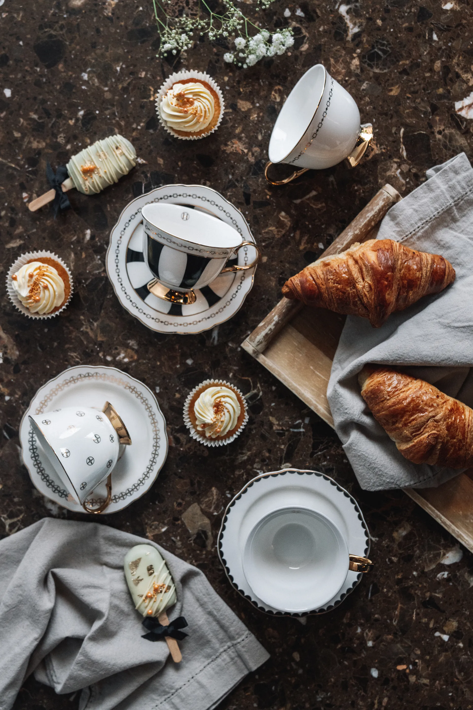 Φλιτζάνι με πιατάκι, Strisce Nero, 22 cl Hilke Collection