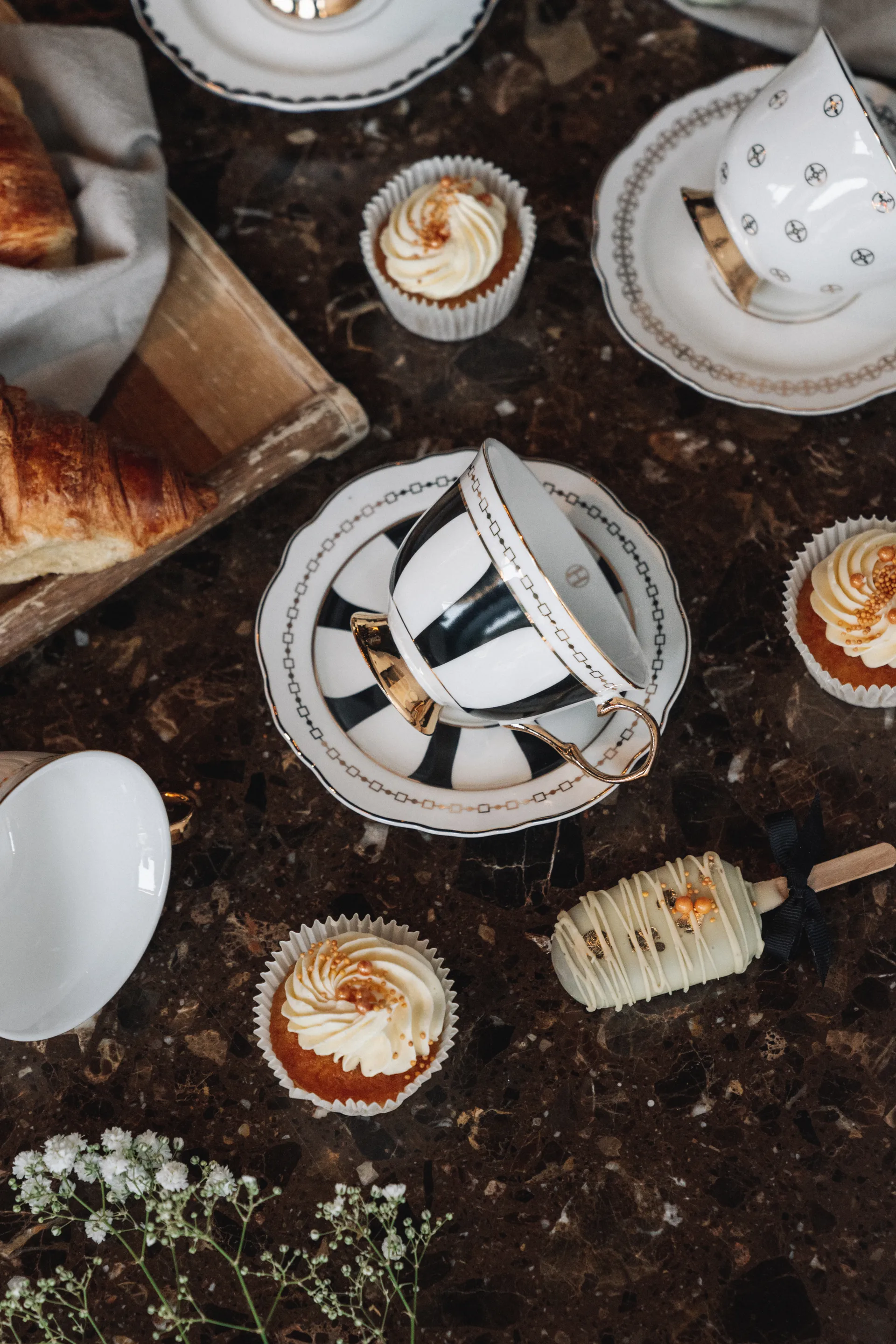 Φλιτζάνι με πιατάκι, Strisce Nero, 22 cl Hilke Collection