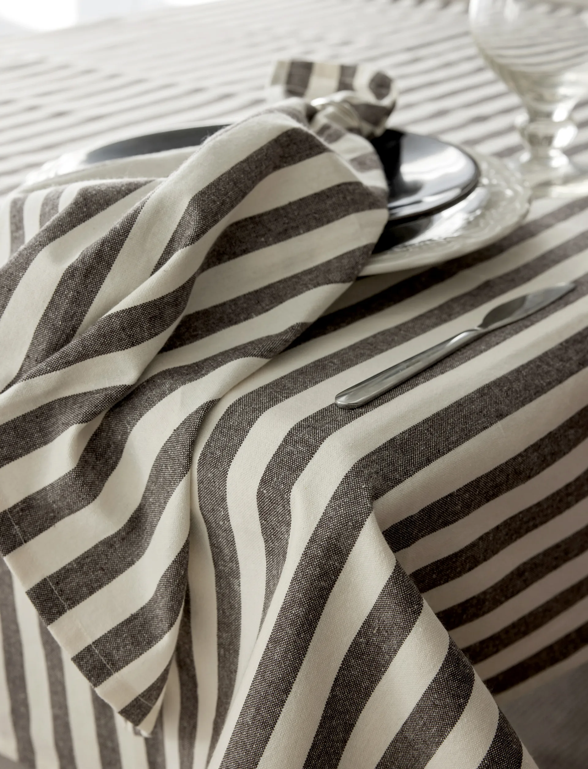 Bretagne τραπεζομάντηλο, Chocolate, 145x250 εκ. Himla