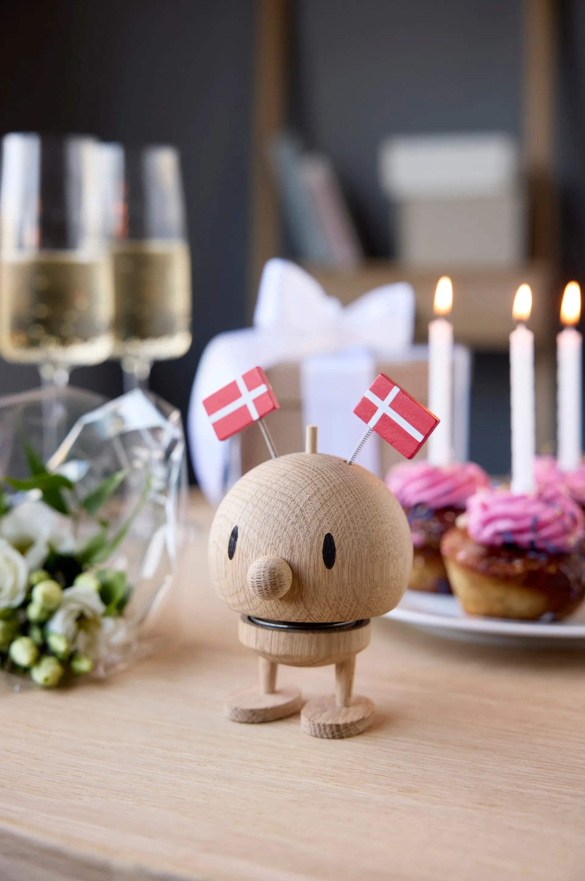 Hoptimist Celebration Bumble φιγούρα, M, raw oak Hoptimist