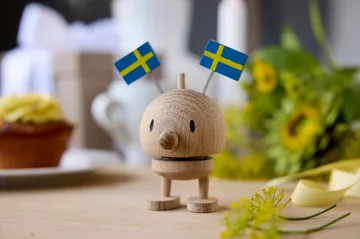 Hoptimist Celebration Bumble φιγούρα - S, raw oak, Sweden - Hoptimist
