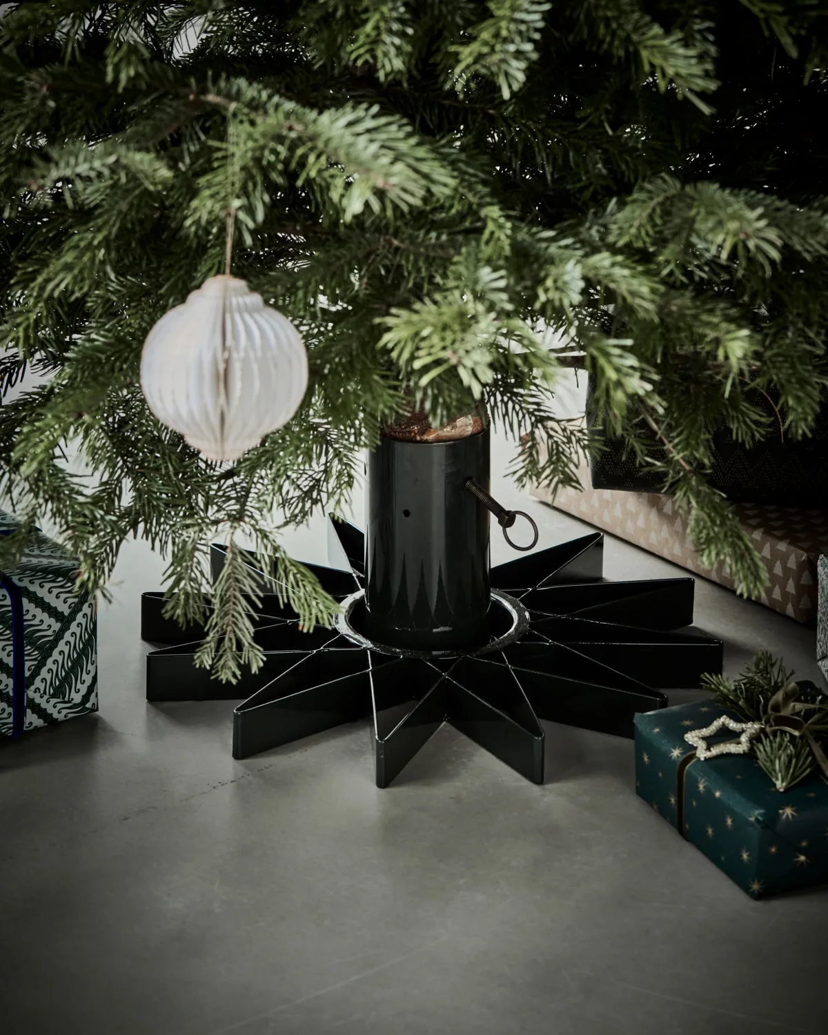 Βάση χριστουγεννιάτικου δέντρου σε σχήμα αστεριού Star , Σκούρο πράσινο House Doctor