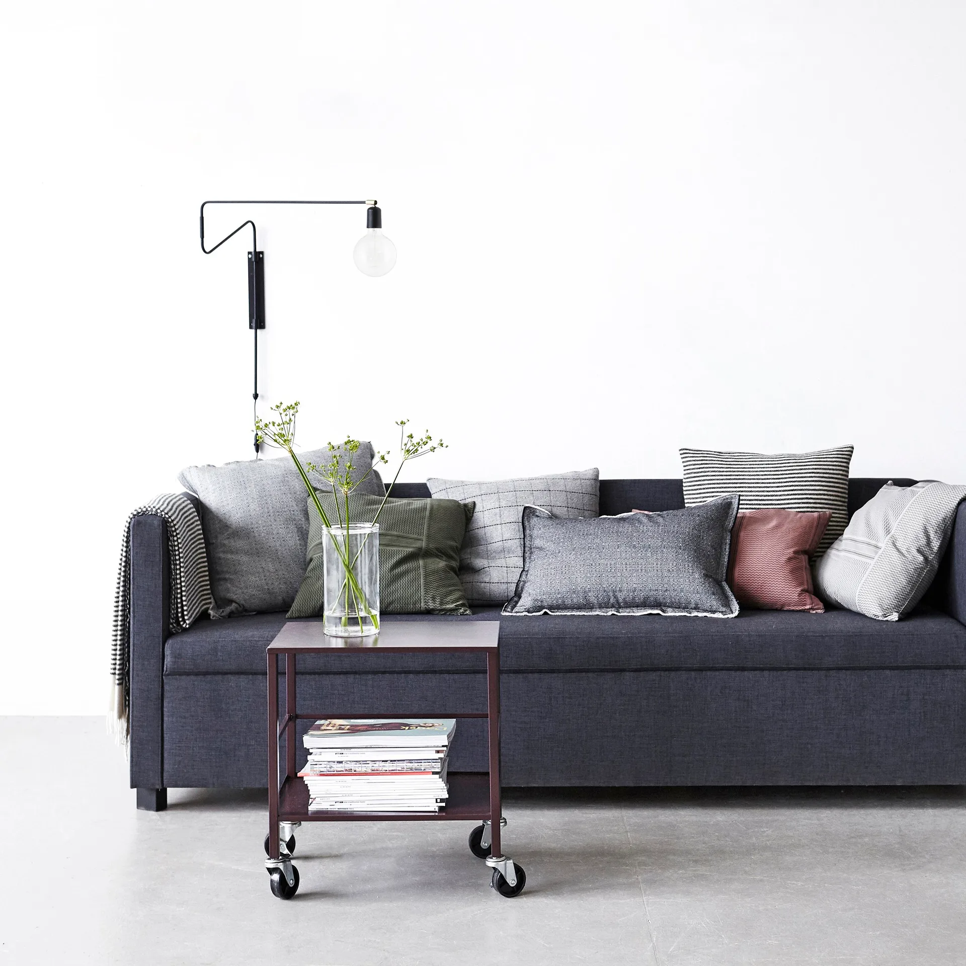 Swing φωτιστικό τοίχου μαύρο, μεγάλο, 70 cm House Doctor