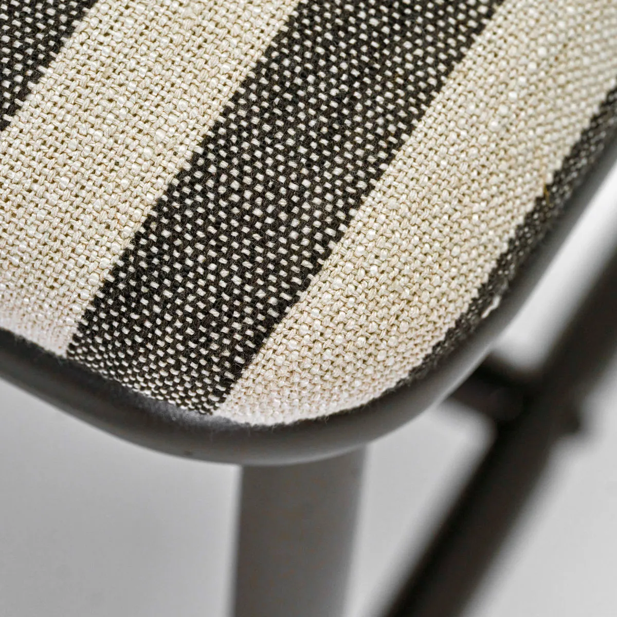 Σκαμπό Toda Ø38 cm, Μαύρο-Άσπρο House Doctor