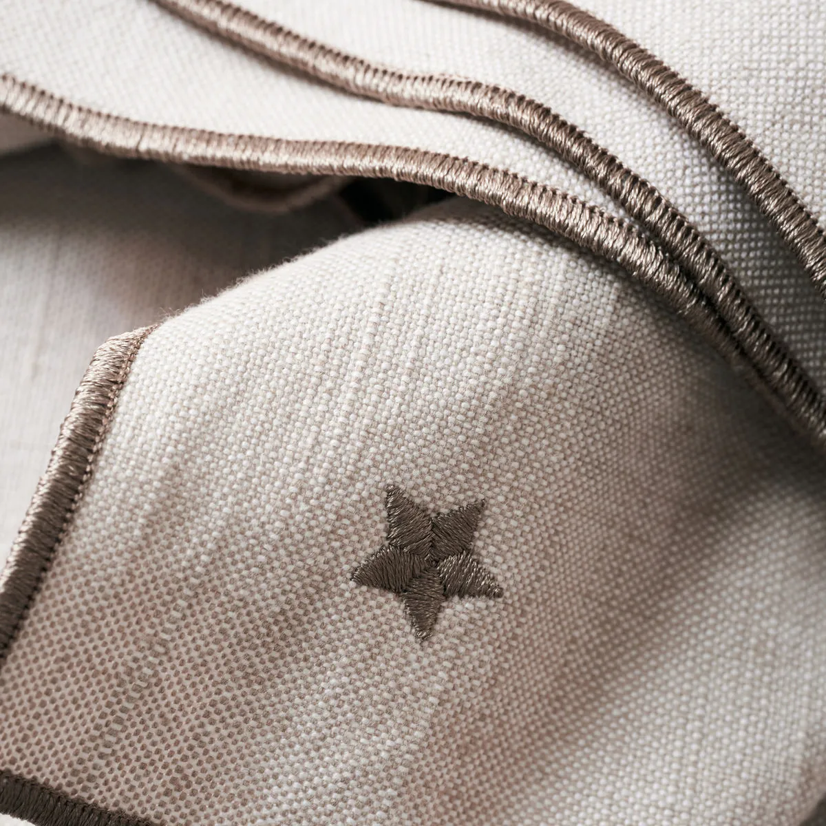 Τραπεζομάντηλο Twinkle 140 x 240 εκ., Γκριζομπέζ House Doctor