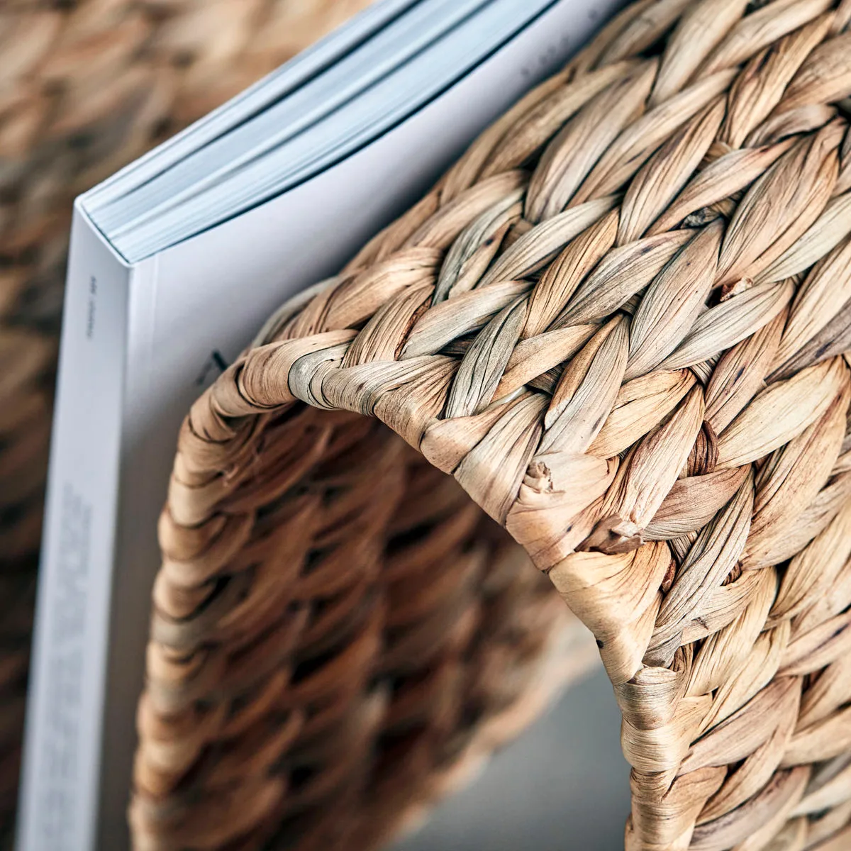 Στήριγμα περιοδικών Wave, Φύση House Doctor