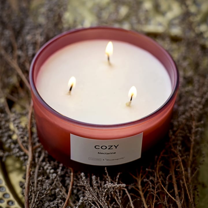 Cozy αρωματικο κερί με άρωμα νεκταρίνι, 250 g Illume x Bloomingville