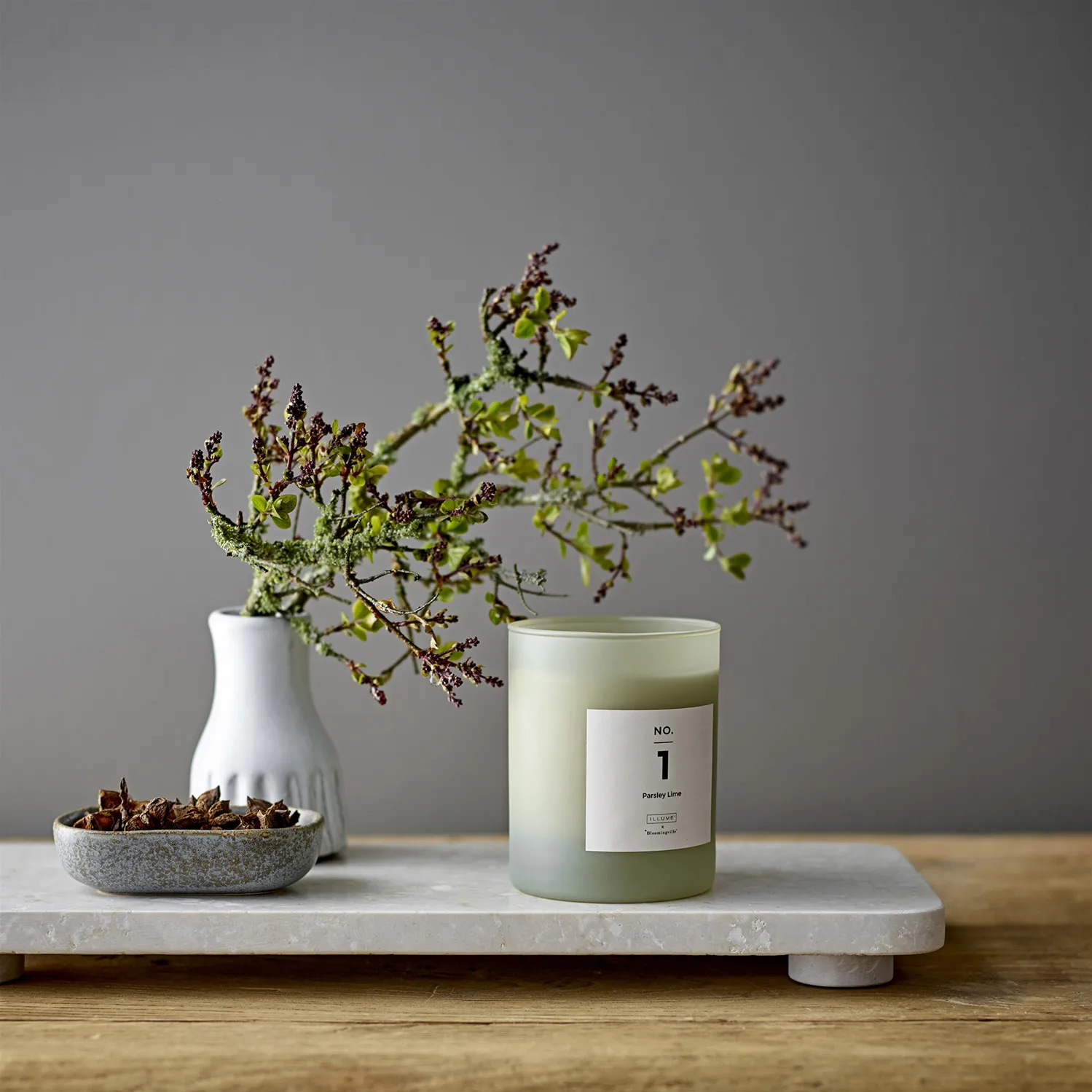 NO. 1 Parsley Lime αρωματικό κερί, 200 g + Κουτί δώρου Illume x Bloomingville