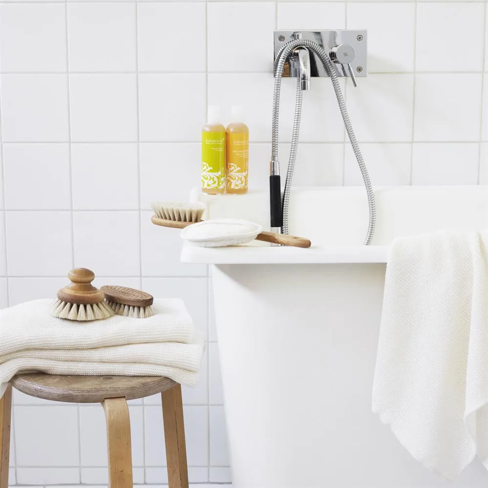 Iris Hantverk βούρτσα μπάνιου με λαβή , λαδωμένη δρυς Iris Hantverk