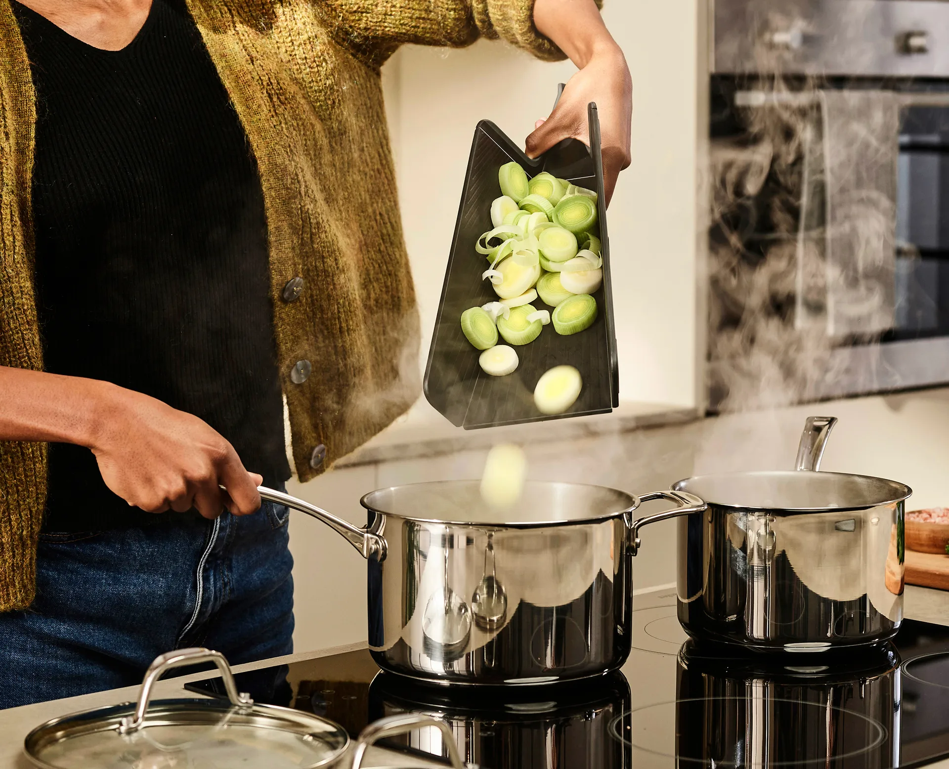 Σανίδα κοπής Chop2pot plus μαύρη, Regular Joseph Joseph