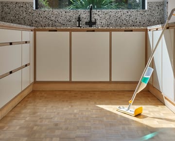Cleantech 2-σε-1 Καθαριστικό δαπέδου με σφουγγαρίστρα και βούρτσα  - Light Stone - Joseph Joseph