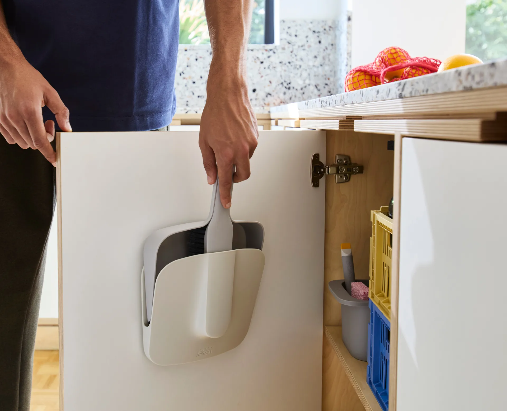 Cleantech Βουρτσάκι τοίχου με φτυάρι, Stone Joseph Joseph