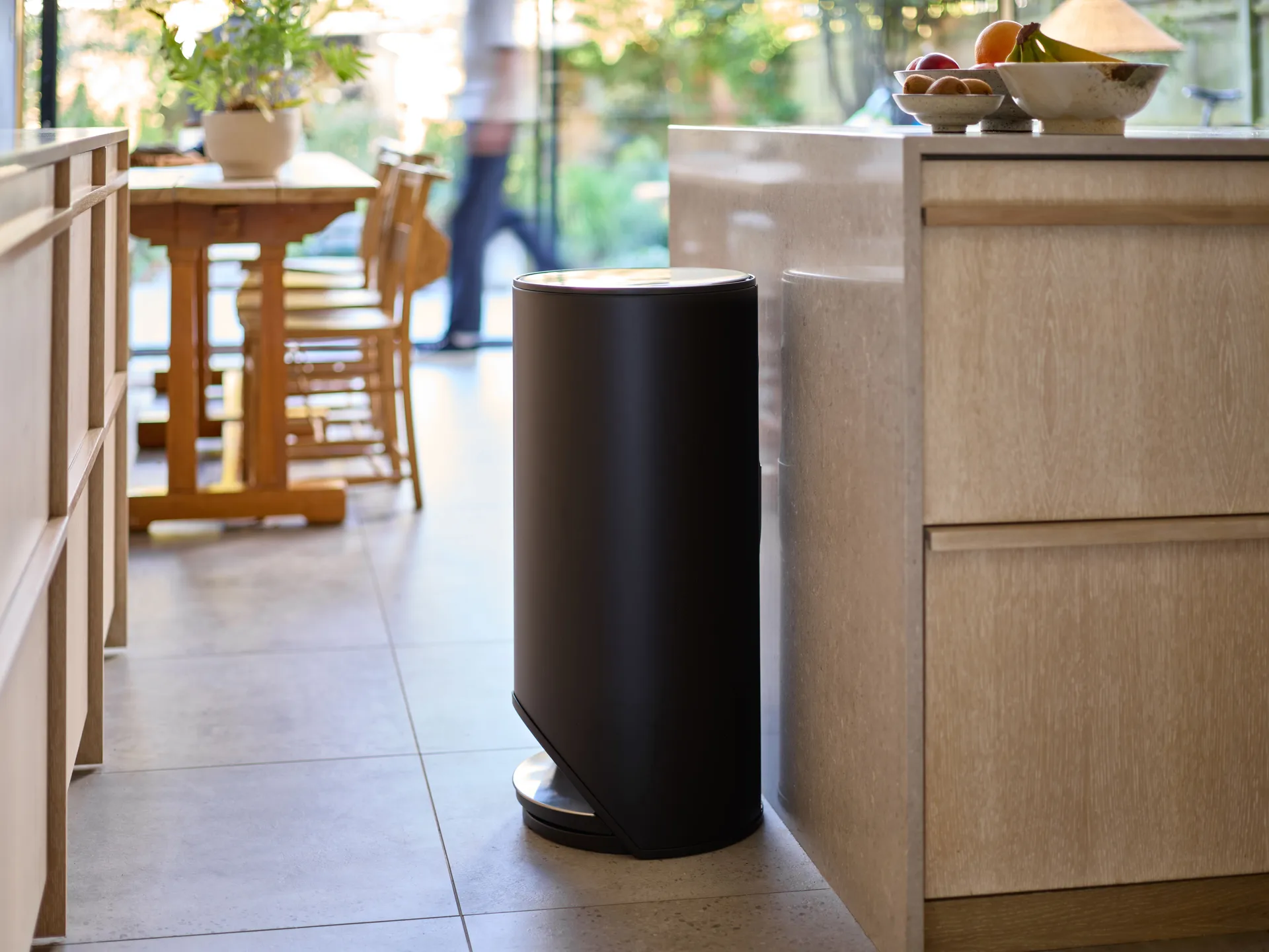 Joseph Joseph Arc κάδος με πεντάλ 30 L, Carbon black Joseph Joseph