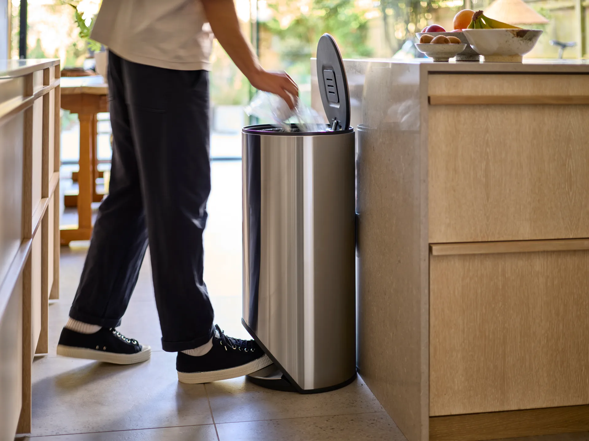 Joseph Joseph Arc κάδος με πεντάλ 30 L, Stainless steel Joseph Joseph