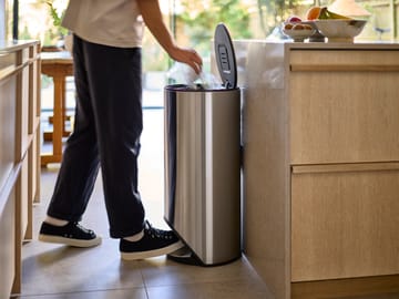 Joseph Joseph Arc κάδος με πεντάλ 30 L - Stainless steel - Joseph Joseph