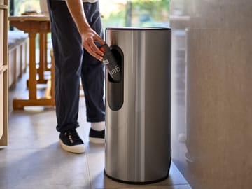 Joseph Joseph Arc κάδος με πεντάλ 30 L - Stainless steel - Joseph Joseph