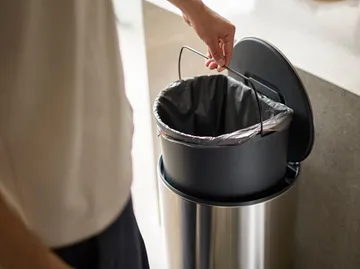 Joseph Joseph Arc κάδος με πεντάλ 30 L - Stainless steel - Joseph Joseph