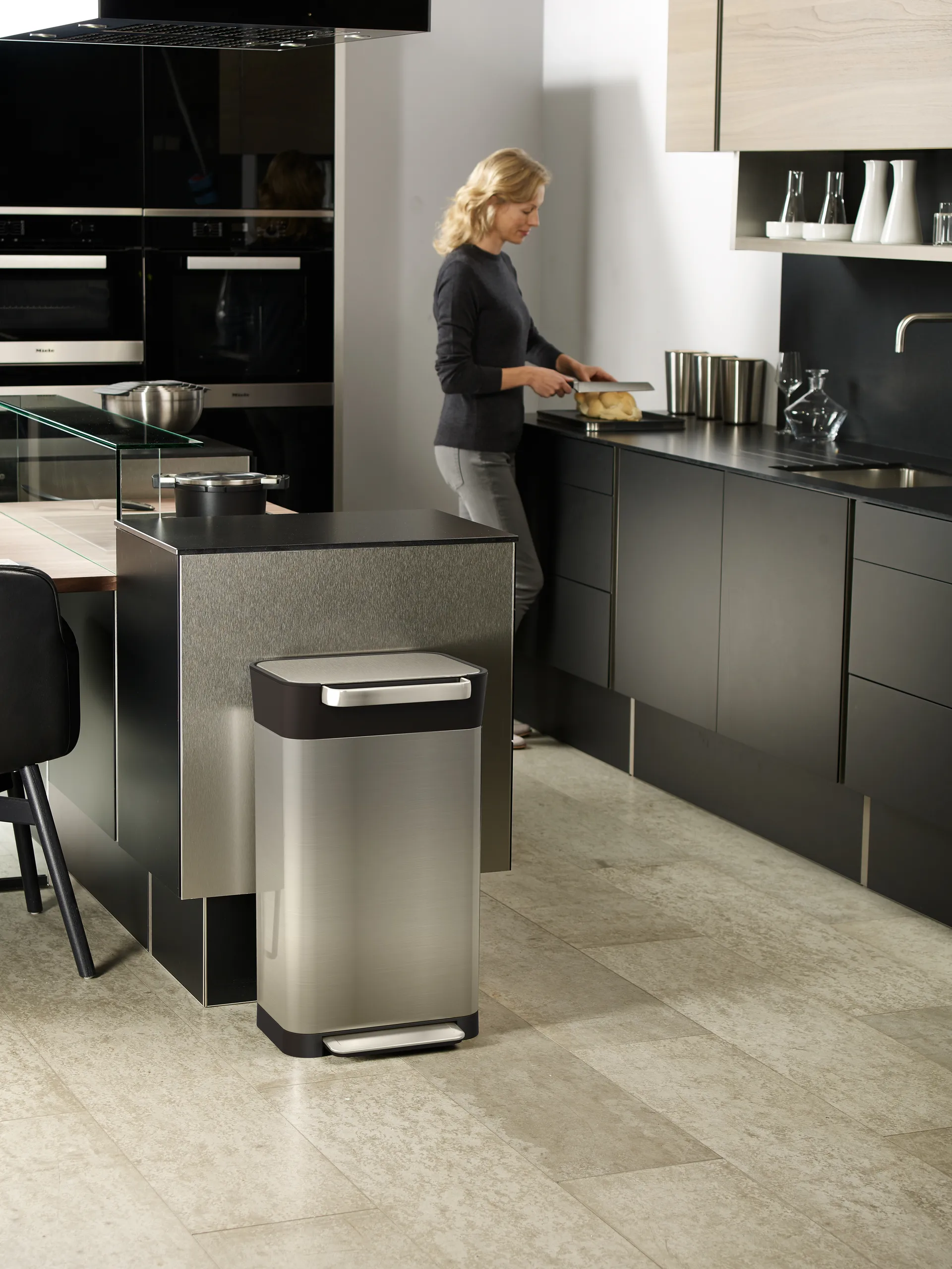 Joseph Joseph Titan κάδος συμπίεσης απορριμμάτων με πεντάλ 30 L, Stainless steel Joseph Joseph