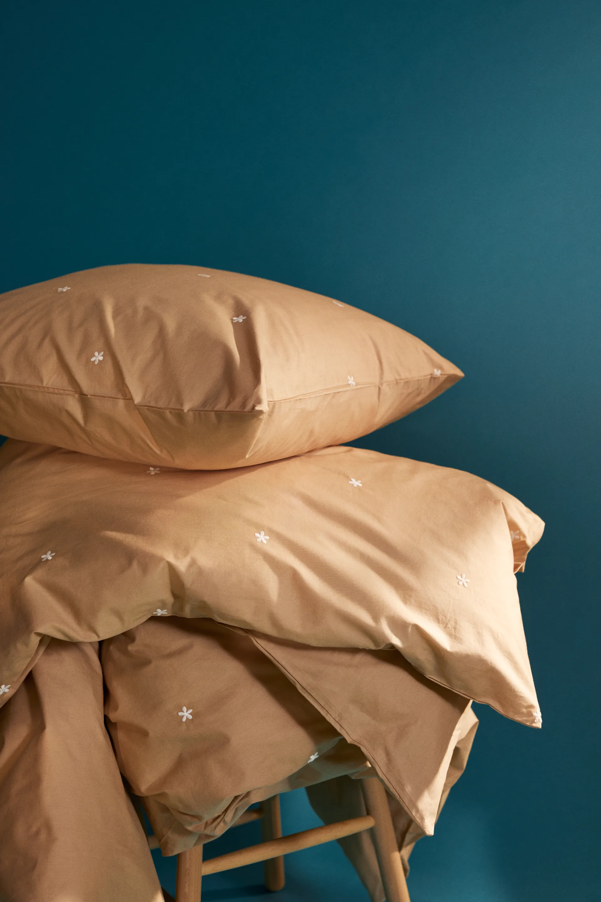 Daisy σετ κρεβατιού 220x220 εκ., Άμμος-άσπρο Juna