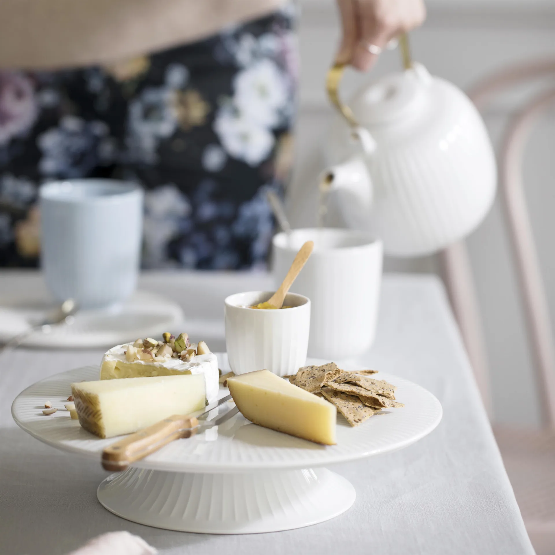 Hammershøi πιατέλα κέικ με βάση Ø30 cm, λευκό Kähler