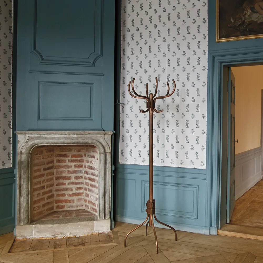 Babe κρεμάστρα ρούχων, Χαλκοεπεξεργασμένο ατσάλι-καφέ δερμάτινο λουρί Källemo