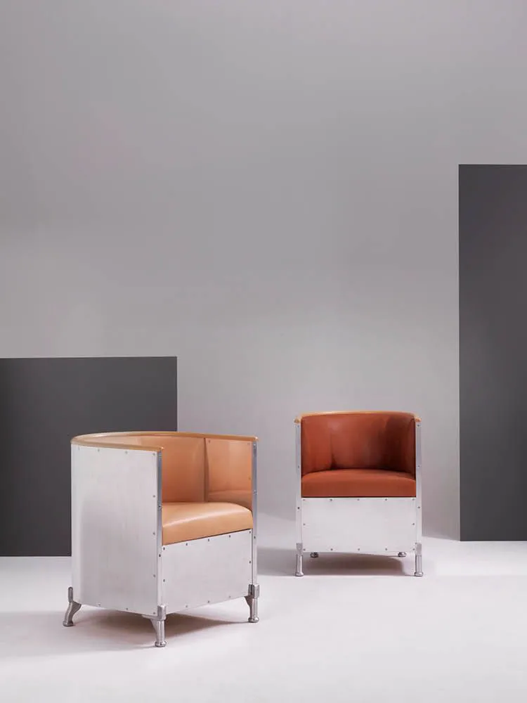 Αλουμινένια πολυθρόνα ματ βουρτσισμένη, Δέρμα Tärnsjö μαύρο-καρυδιά Källemo