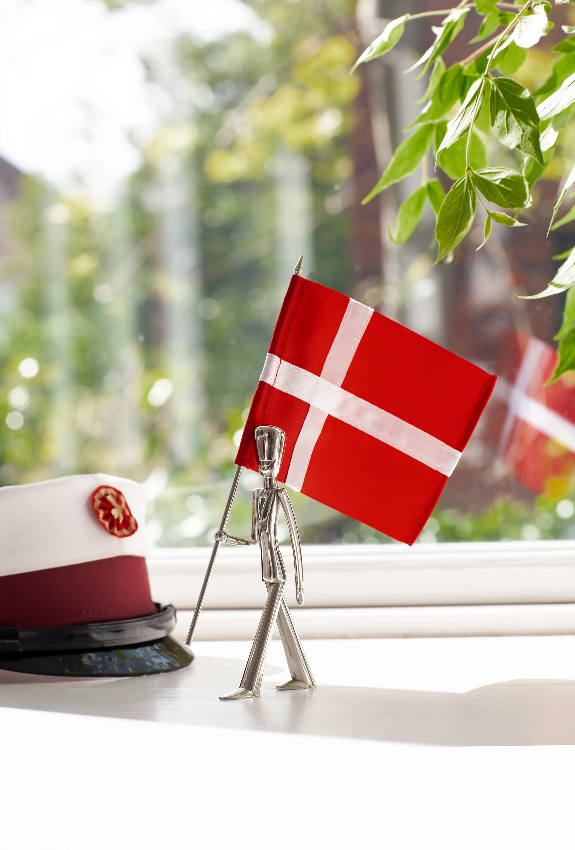 Φιγούρα υποστηρικτή σημαίας της Βασιλικής Φρουράς, ύψους 18 εκατοστών, Γυαλισμένο ατσάλι Kay Bojesen