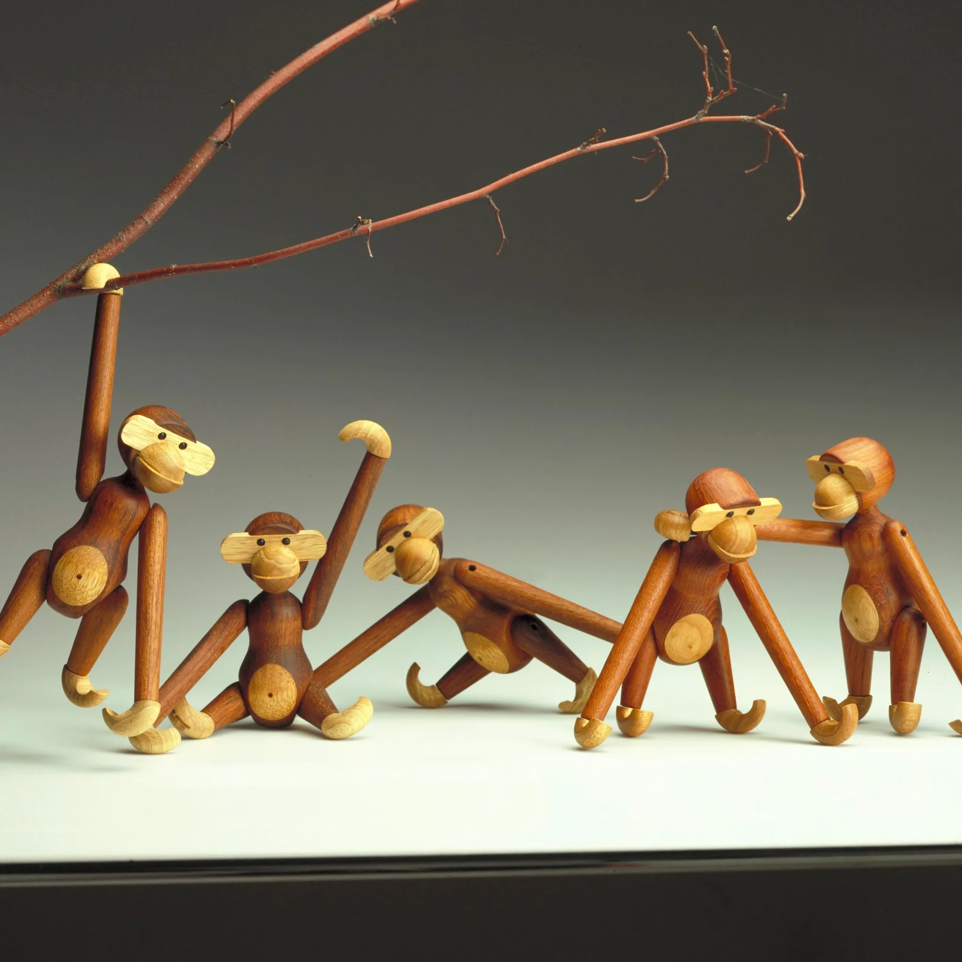 Kay Bojesen ξύλινη μαϊμού μικρή, ξύλο τικ-λίμπα 20 cm Kay Bojesen Denmark