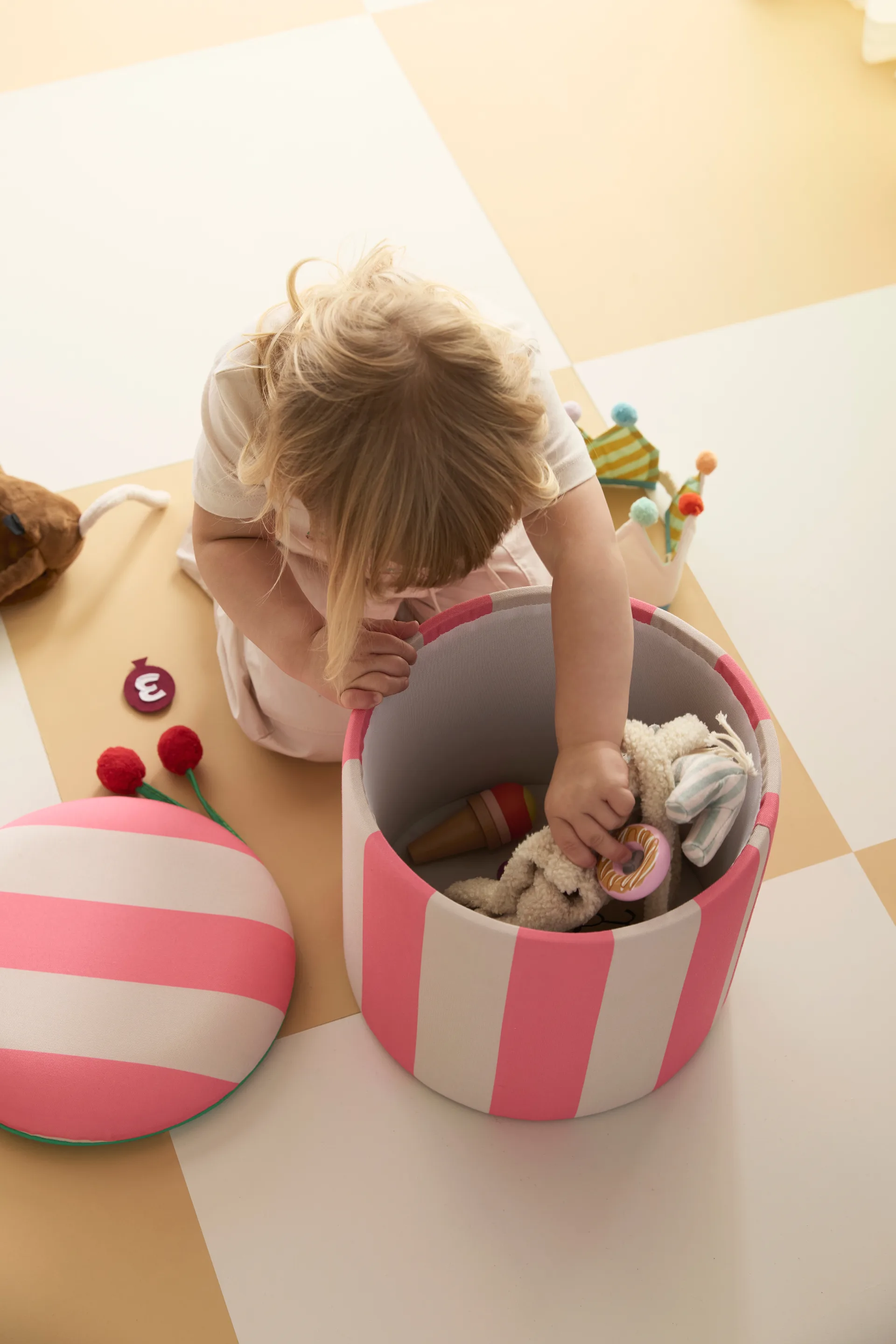 Σκαμπό κύλινδρος με αποθήκευση , Ροζ, Ø40x30,5 εκ. Kid's Concept