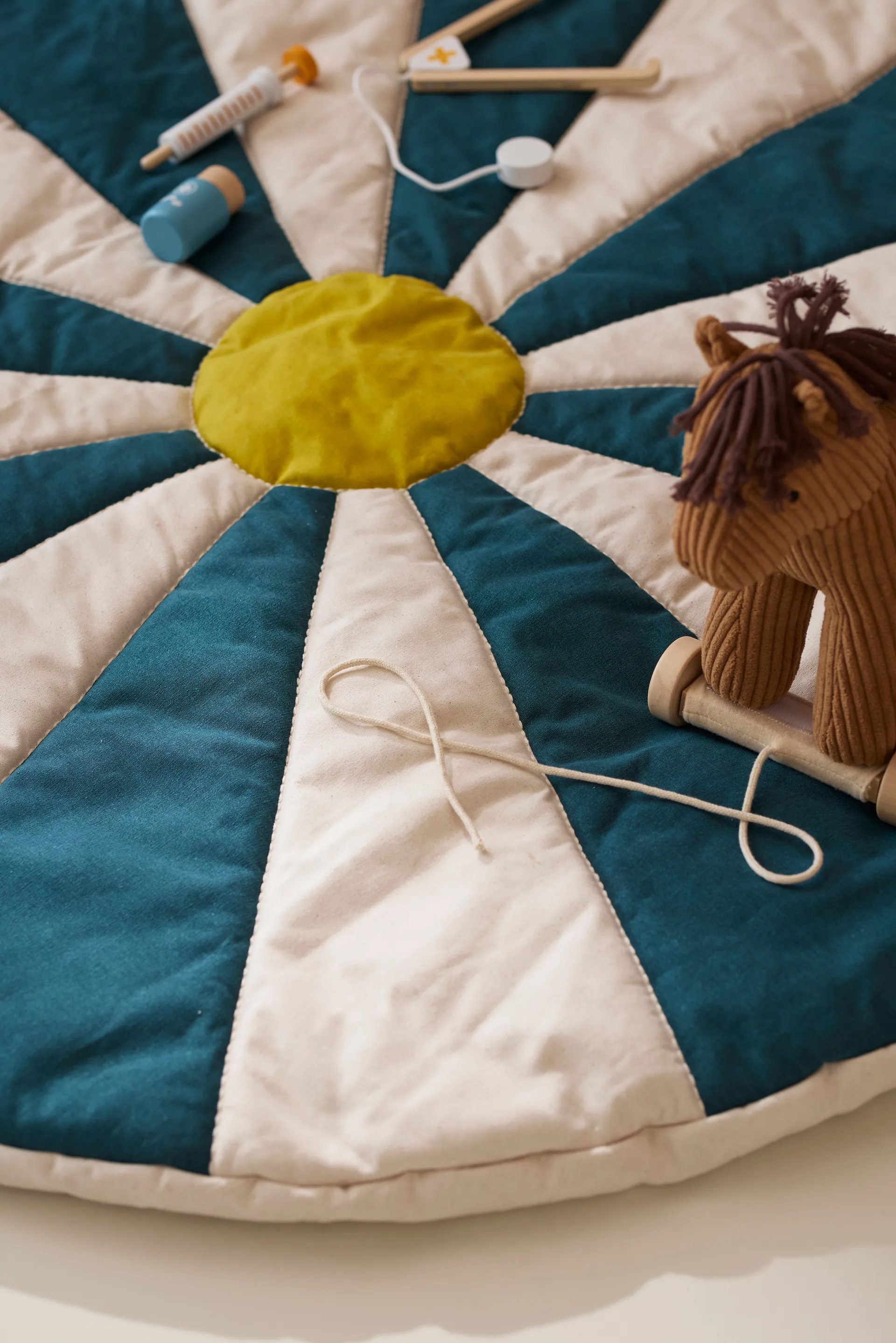 Cirkus παιδικό χαλί , Γαλαζοπράσινο, Ø112x2 εκ. Kid's Concept