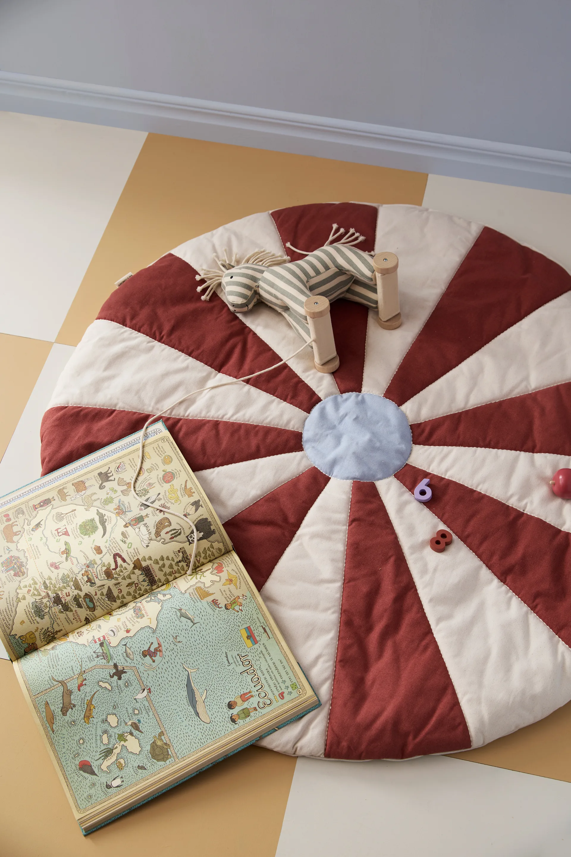 Cirkus παιδικό χαλί , Κόκκινο, Ø112x2 εκ. Kid's Concept