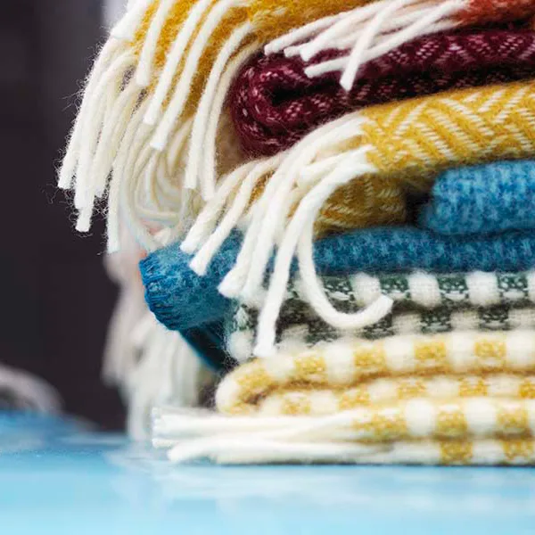 Chevron μάλλινο ριχτάρι, κίτρινο Klippan Yllefabrik