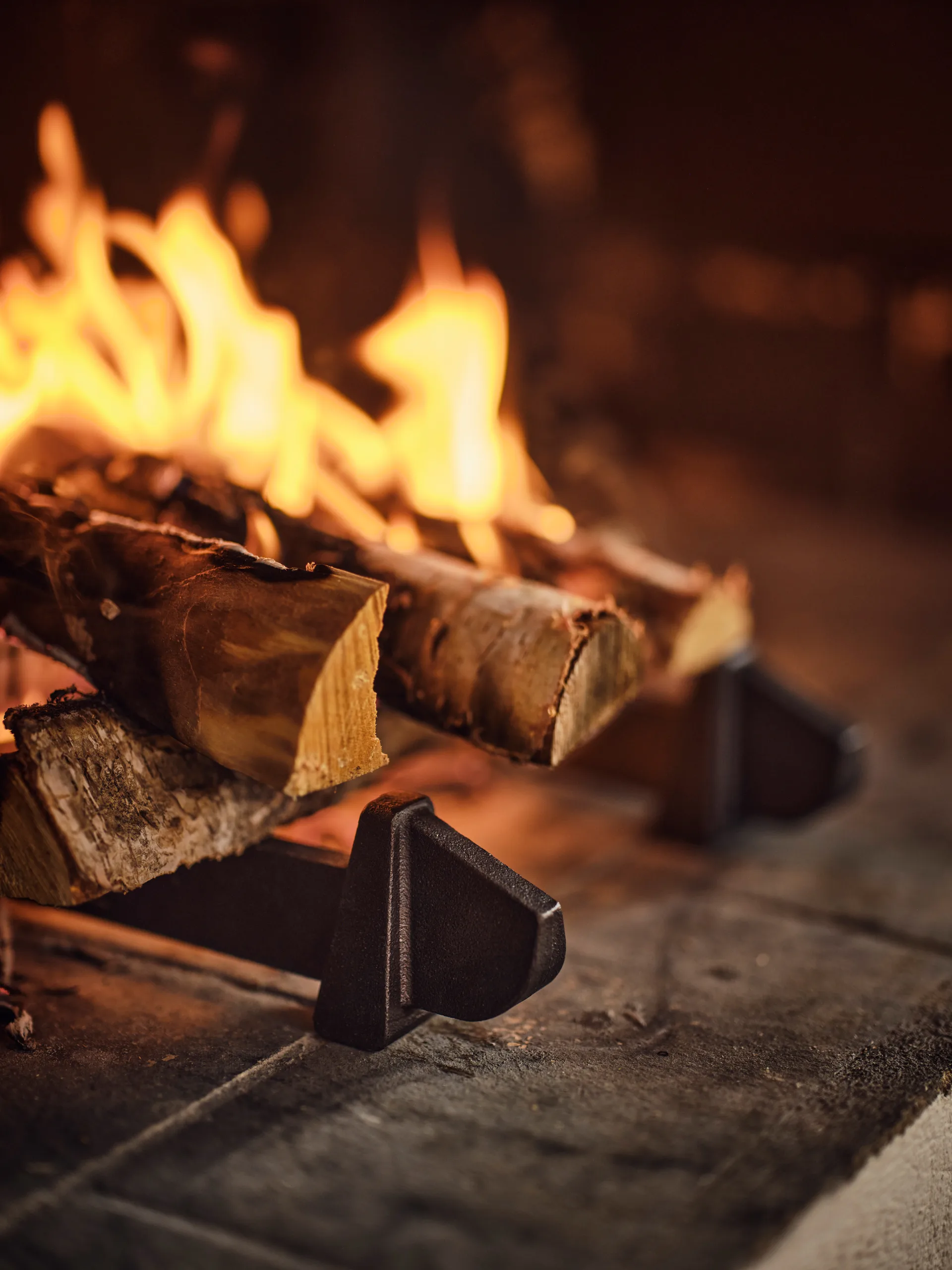 Korbo Fire-works βάση για ξύλα τζακιού 2-pack, Χυτοσίδηρος KORBO