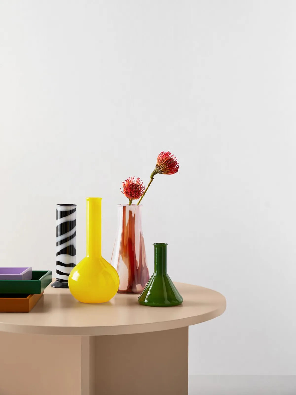 Lab φιάλη Erlenmeyer βάζο 30,5 εκ., Κόκκινο-λευκό-ροζ Kosta Boda