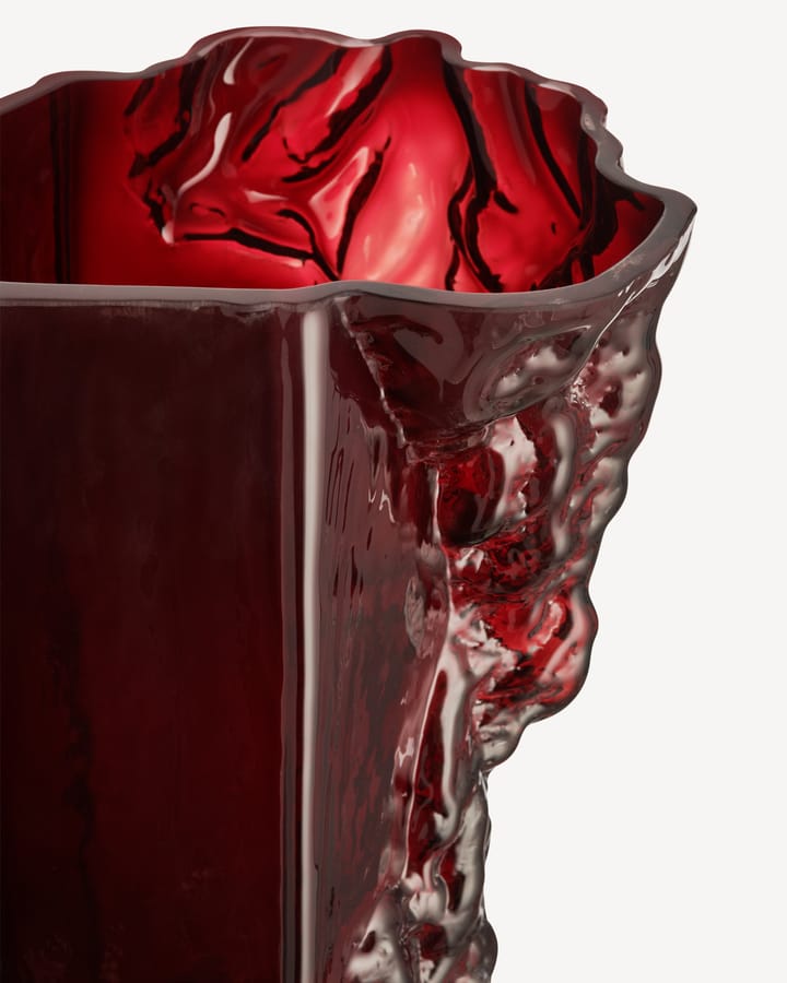 Βάζο Rocky Baroque 35 cm, Oxblood Kosta Boda
