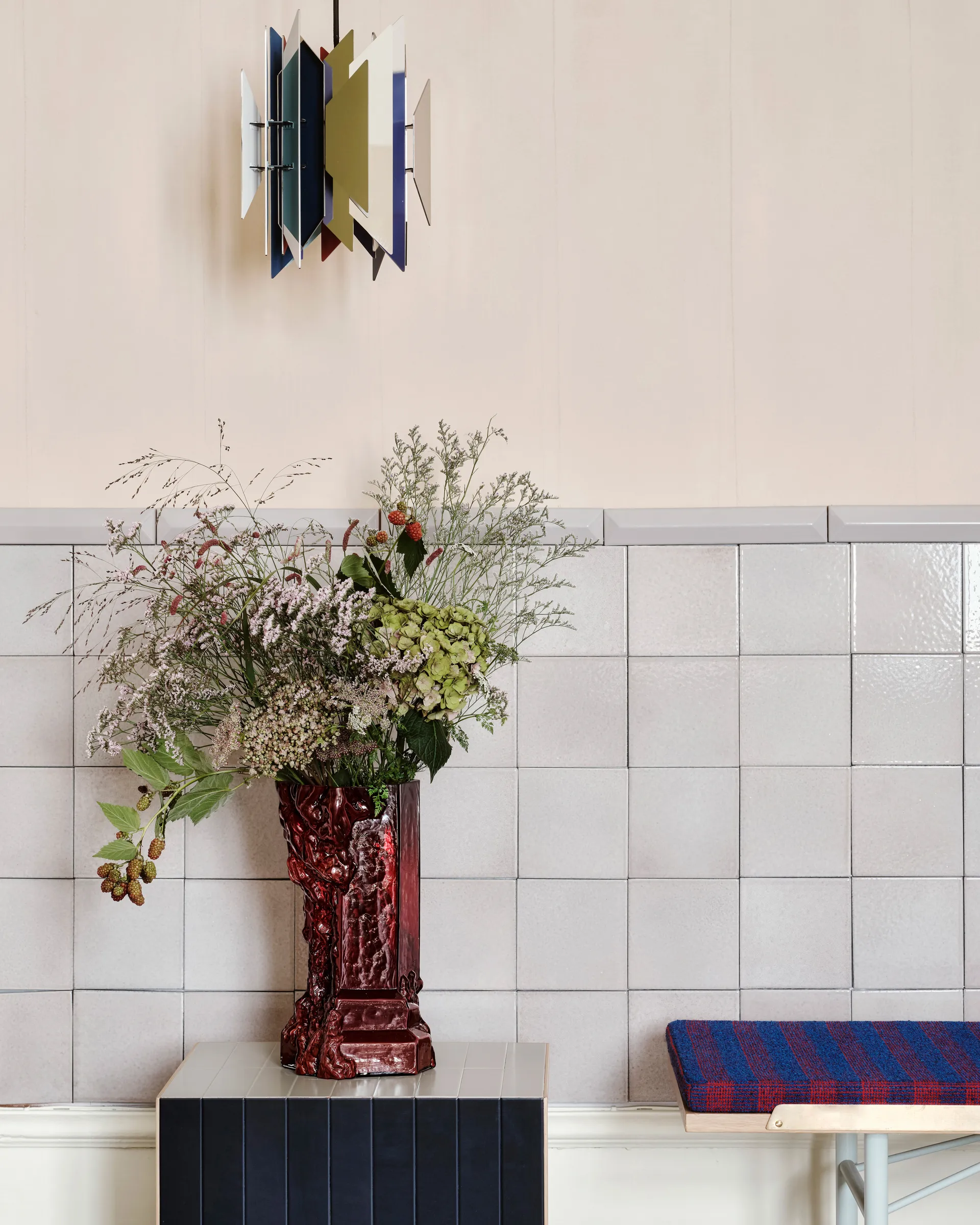 Βάζο Rocky Baroque 35 cm, Oxblood Kosta Boda