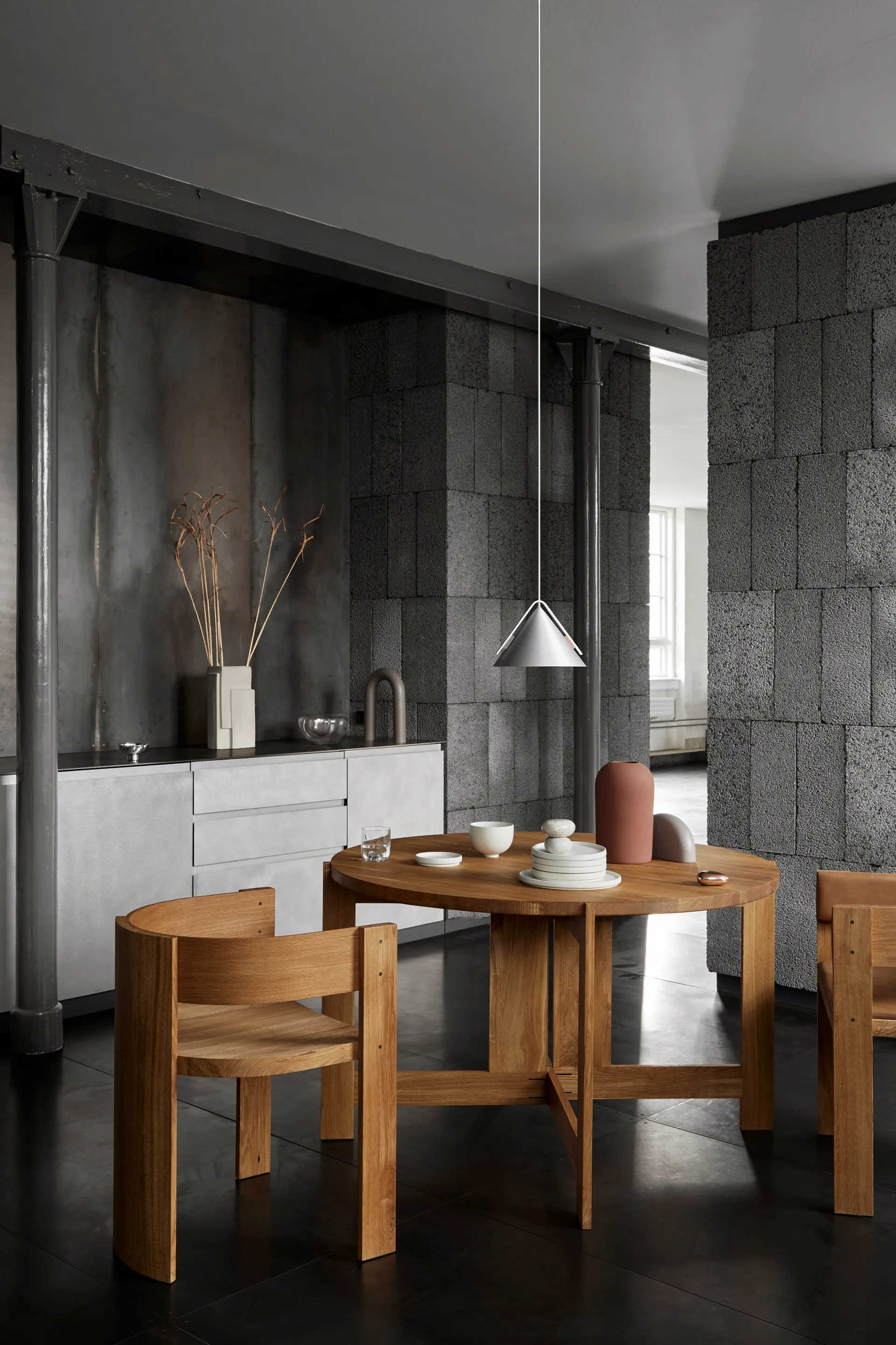 Collector τραπέζι φαγητού Ø120x74 cm, Ζεστό λουστραρισμένο δρυς Kristina Dam Studio