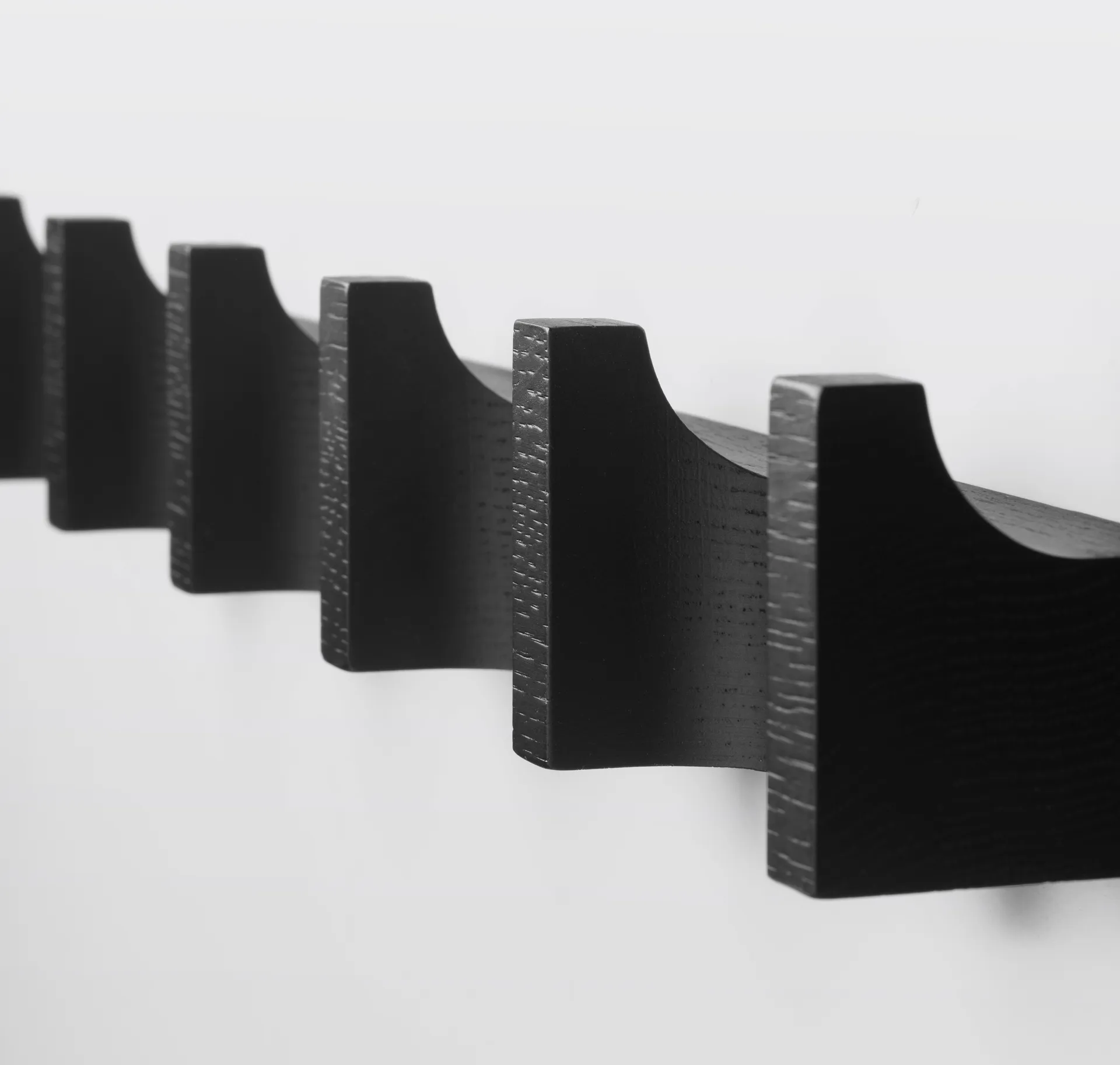 Column κρεμάστρα 49 cm, Μαυρολακαρισμένο δρυς Kristina Dam Studio