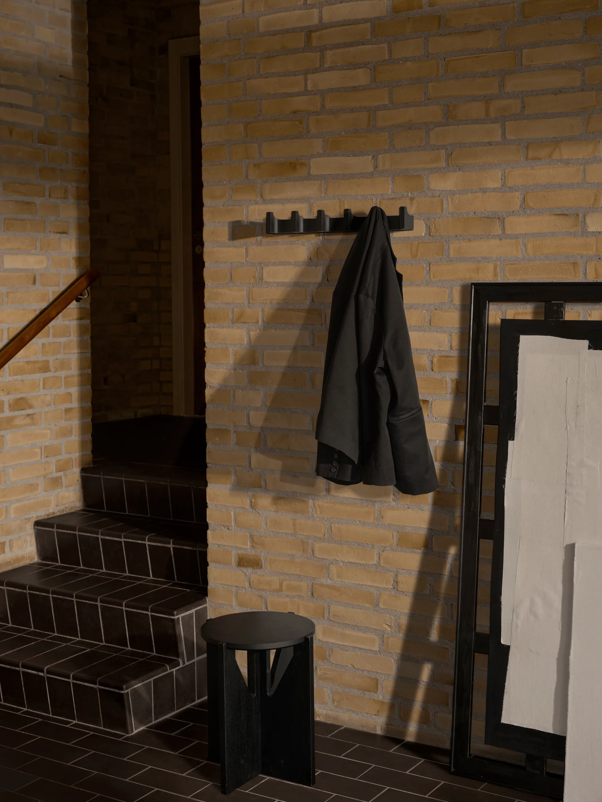 Column κρεμάστρα 49 cm, Μαυρολακαρισμένο δρυς Kristina Dam Studio