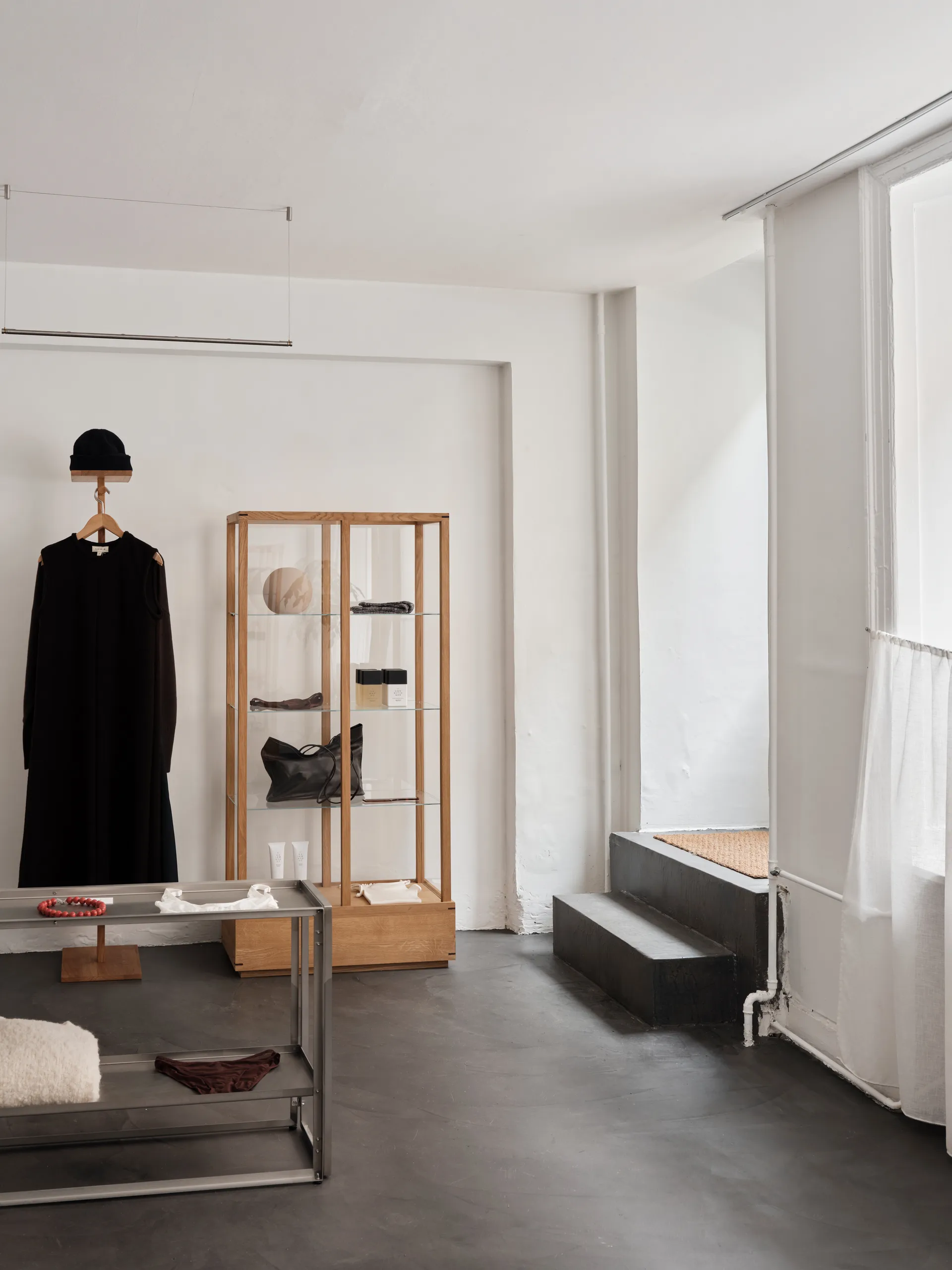 Japanese βιτρίνα large, Ζεστό λαδιωμένος δρυς Kristina Dam Studio