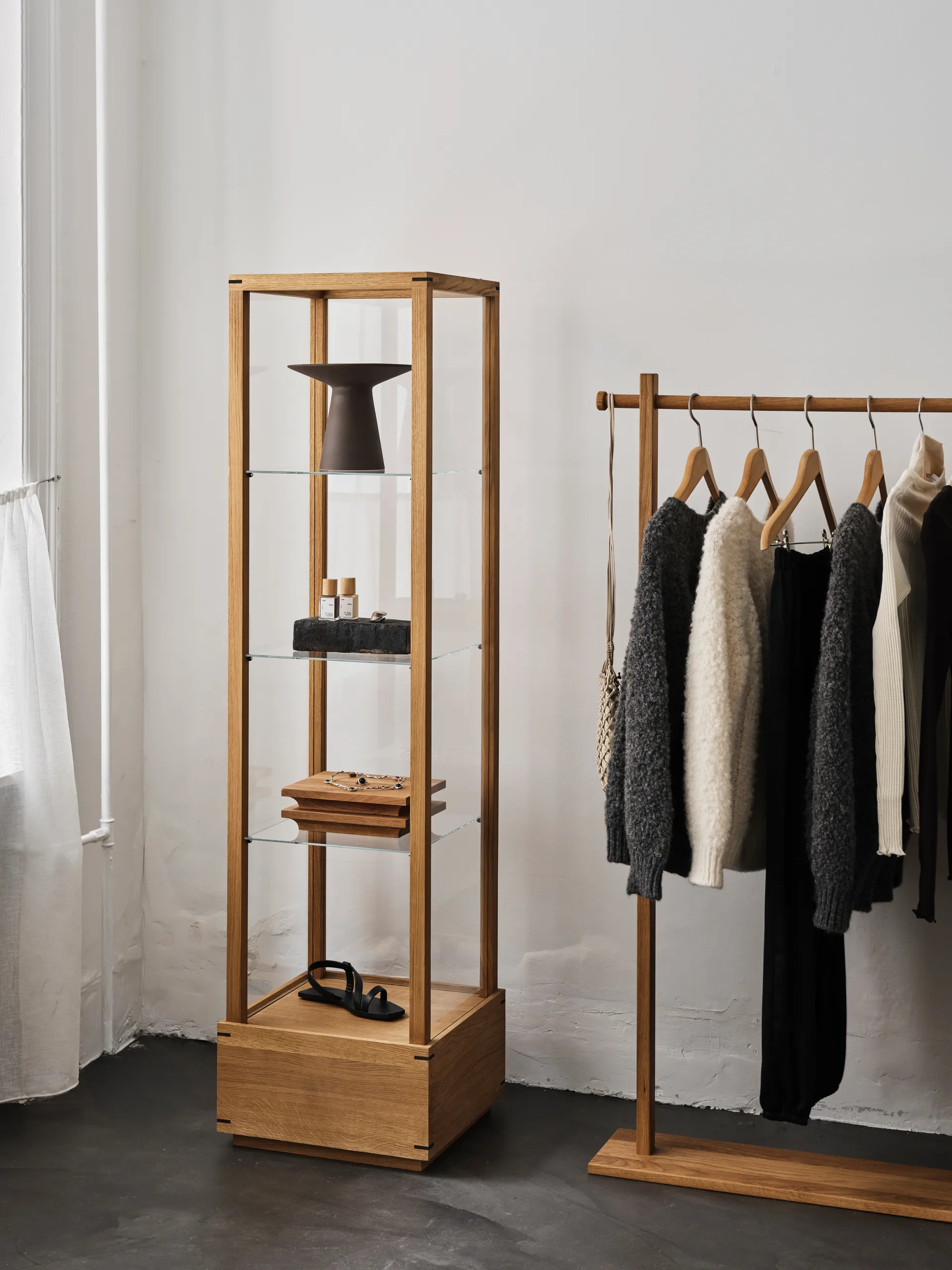 Japanese βιτρίνα medium, Ζεστό λαδιωμένος δρυς Kristina Dam Studio