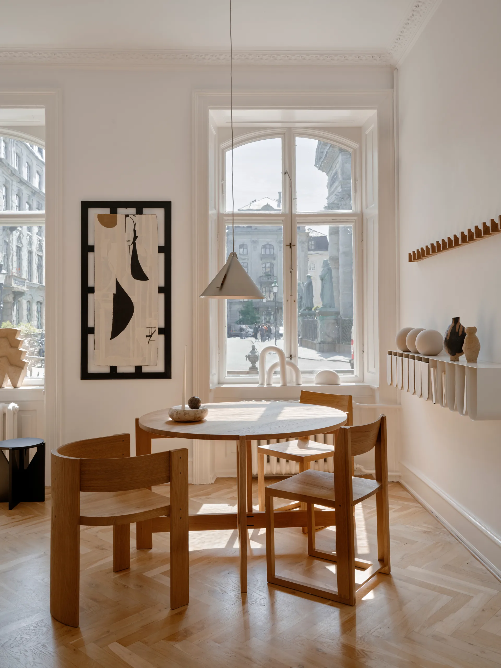 Outline καρέκλα, Ζεστό λουστραρισμένο δρυς-καρυδιά Kristina Dam Studio