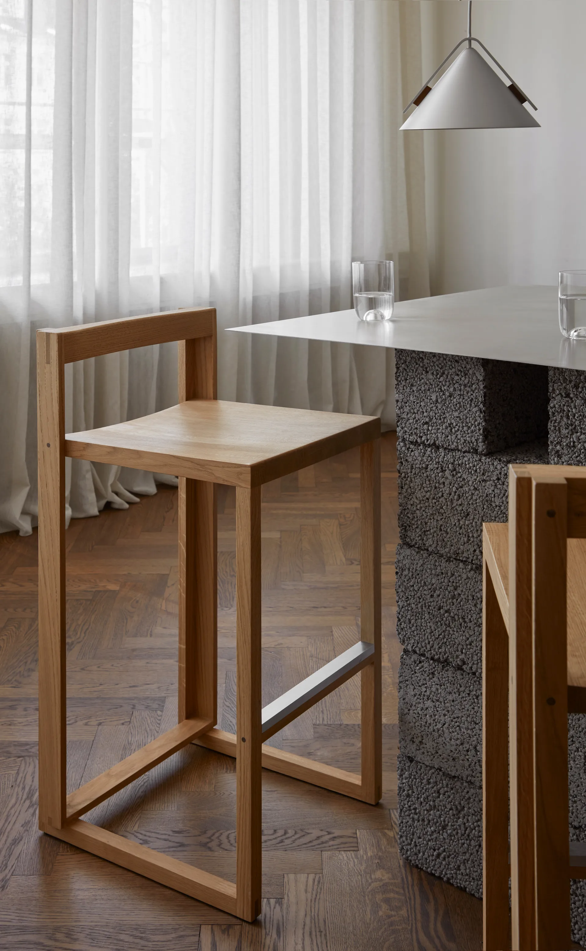 Outline σκαμπό μπαρ 75 cm, Ζεστό λουστραρισμένο δρυς-βούρτσιστο ατσάλι Kristina Dam Studio