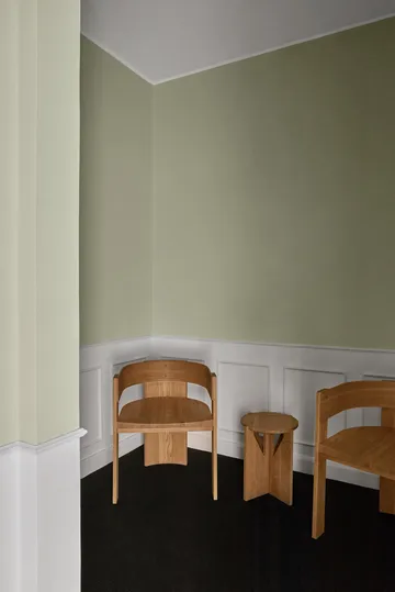 Simple σκαμπό Ø36 cm - Ζεστή λακαρισμένη δρυς - Kristina Dam Studio