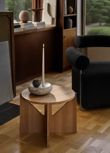 Simple τραπεζάκι σαλονιού Ø52 cm - Ζεστή λακαρισμένη δρυς - Kristina Dam Studio
