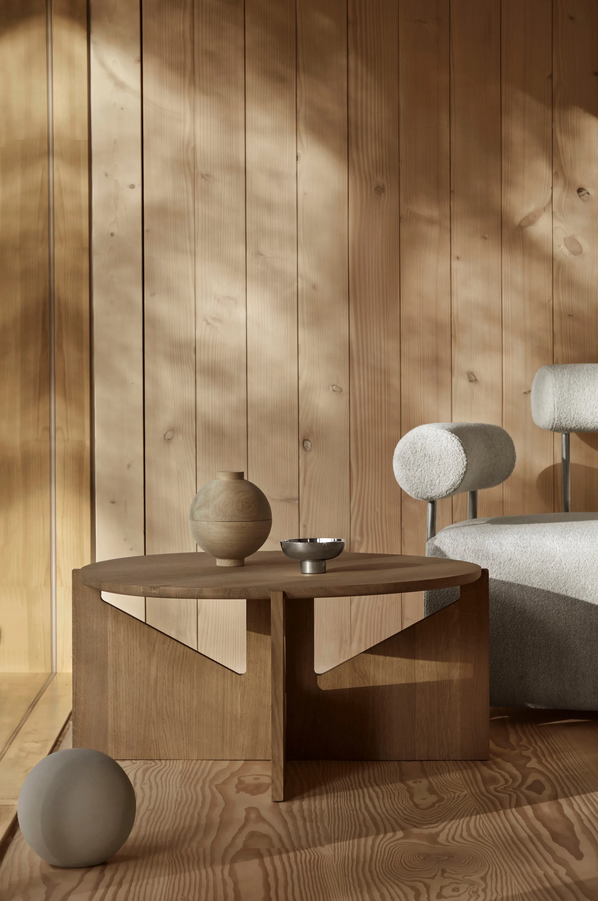 Simple XL τραπεζάκι σαλονιού Ø78 cm, Ζεστή λακαρισμένη δρυς Kristina Dam Studio
