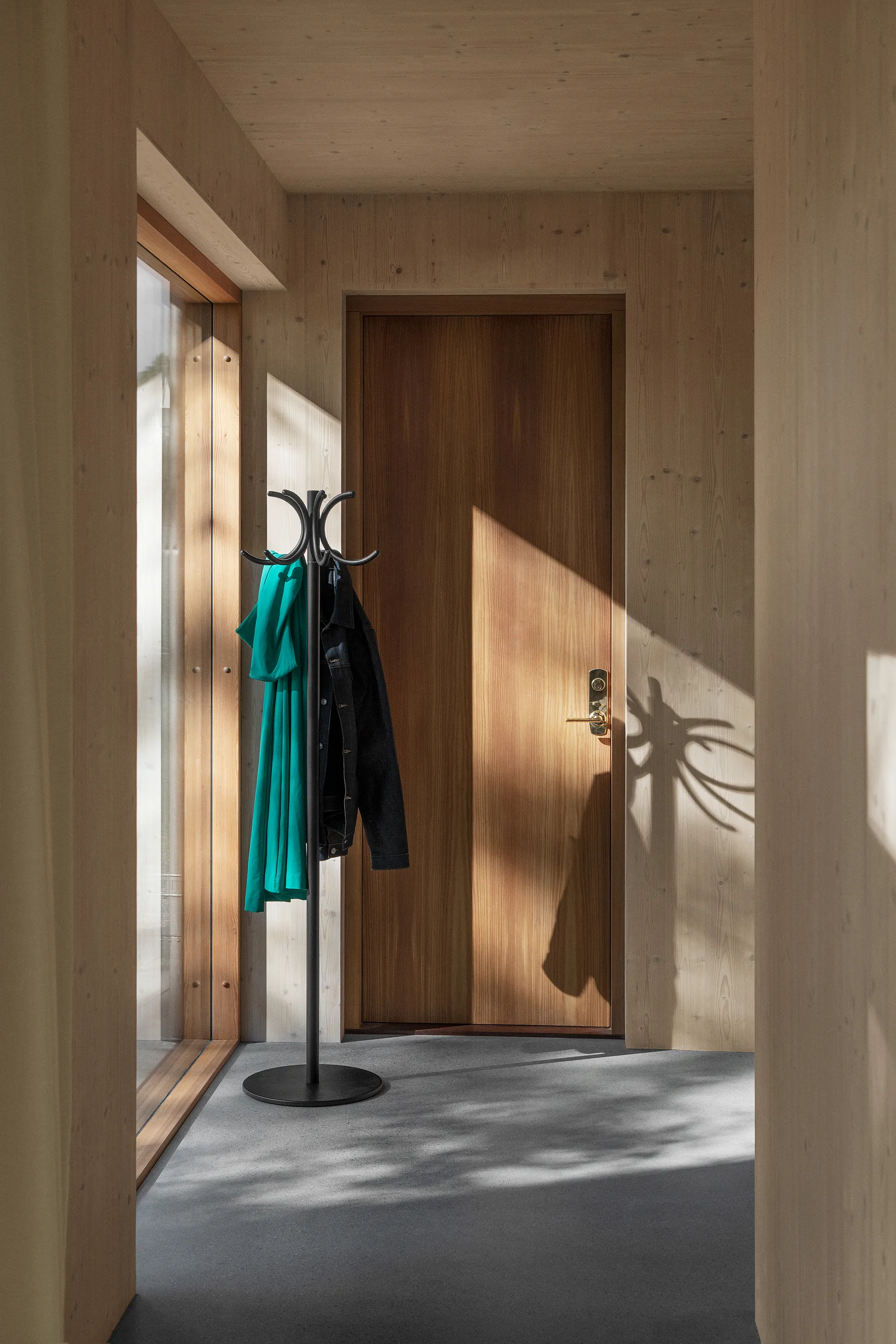 S70-12 κρεμάστρα ρούχων, Black texture Lammhults